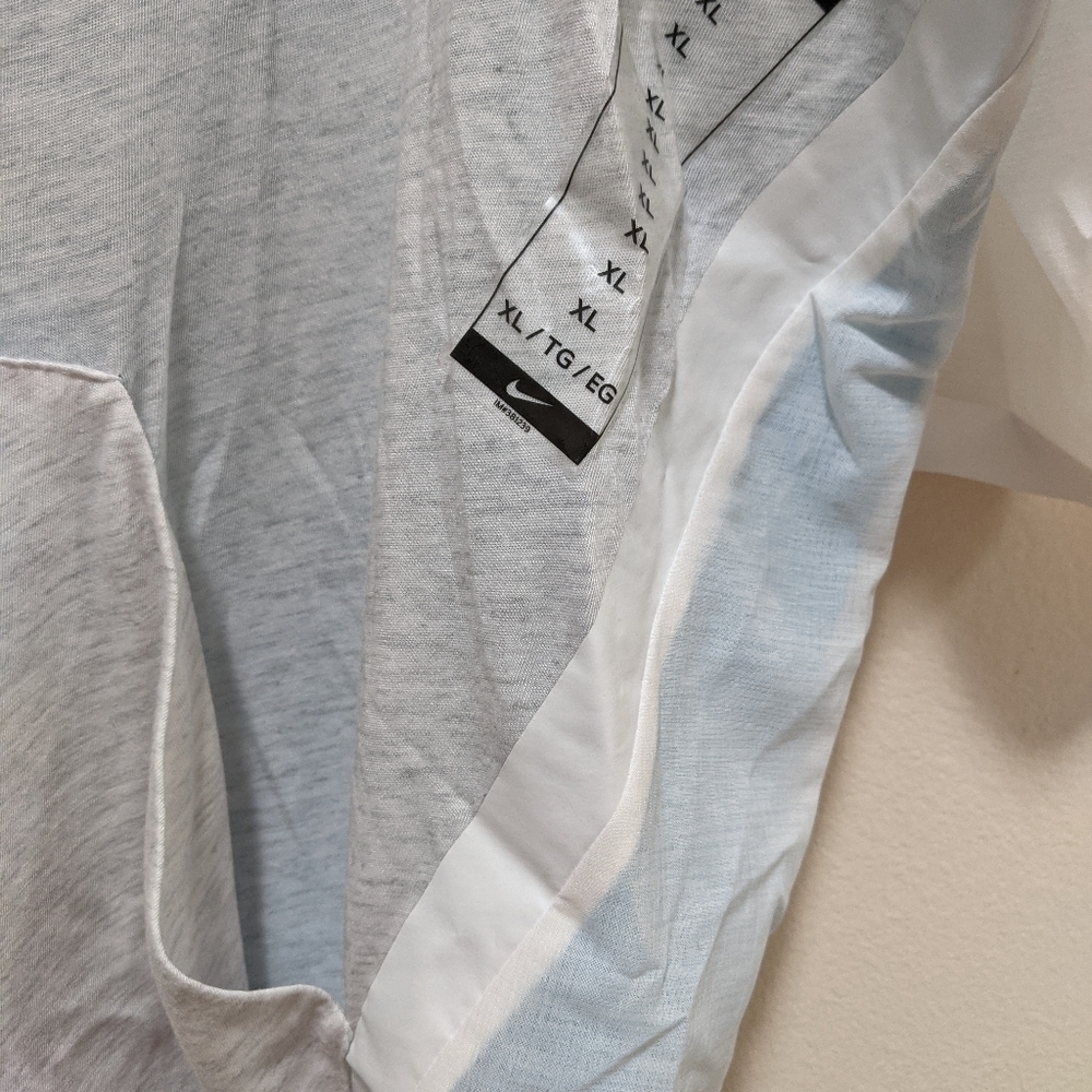 Nike Women's Workout Top w/Kangaroo Pockets Sz XL - Picture 5 of 7